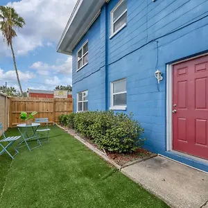 Great Location With Large Garden 2br Apt , Tampa United States